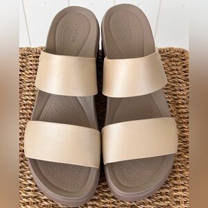 Crocs Women’s Brooklyn Mid-Wedge Sandal  Lite-Ride‎ Technology Tan size 11